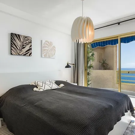Cozy, Bright With Sunny Roof Terrace