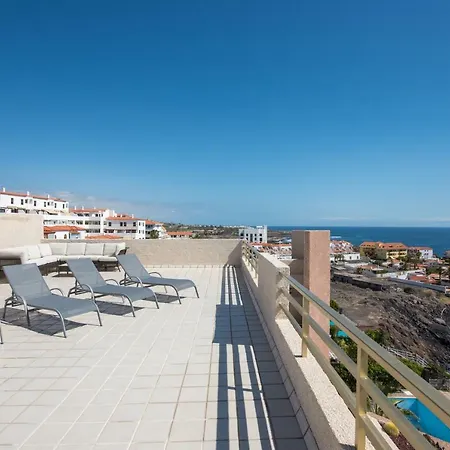 Cozy, Bright With Sunny Roof Terrace